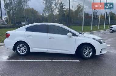Седан Toyota Avensis 2012 в 