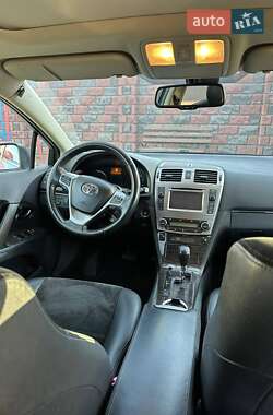 Універсал Toyota Avensis 2013 в Рівному