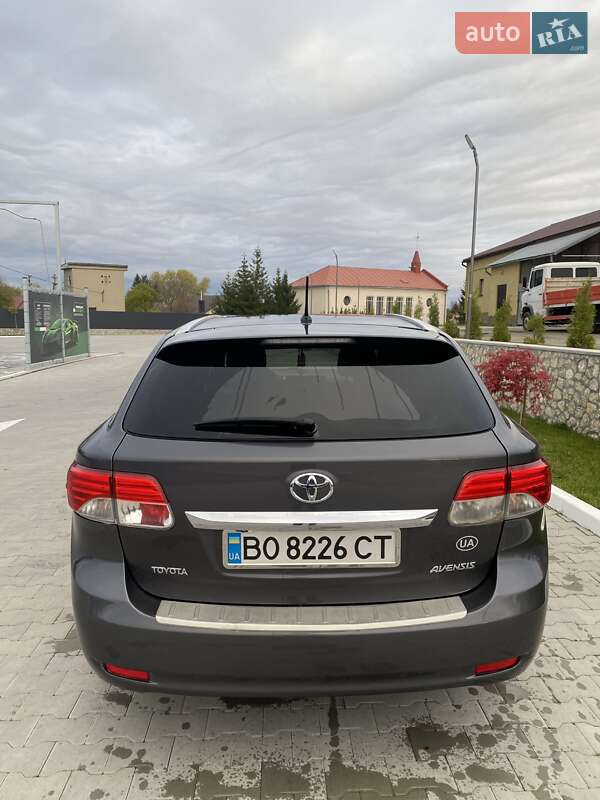 Універсал Toyota Avensis 2011 в Тернополі