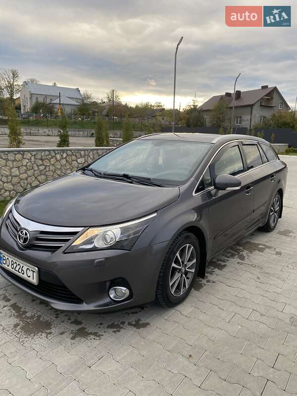 Універсал Toyota Avensis 2011 в Тернополі