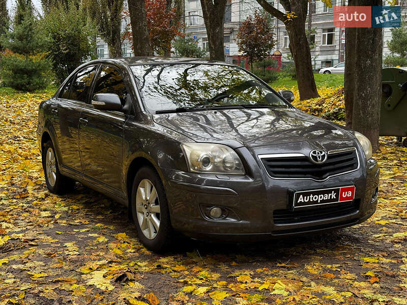Седан Toyota Avensis 2008 в Киеве