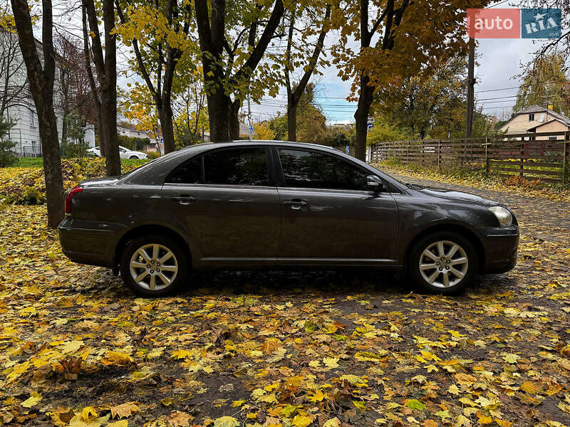Седан Toyota Avensis 2008 в Киеве