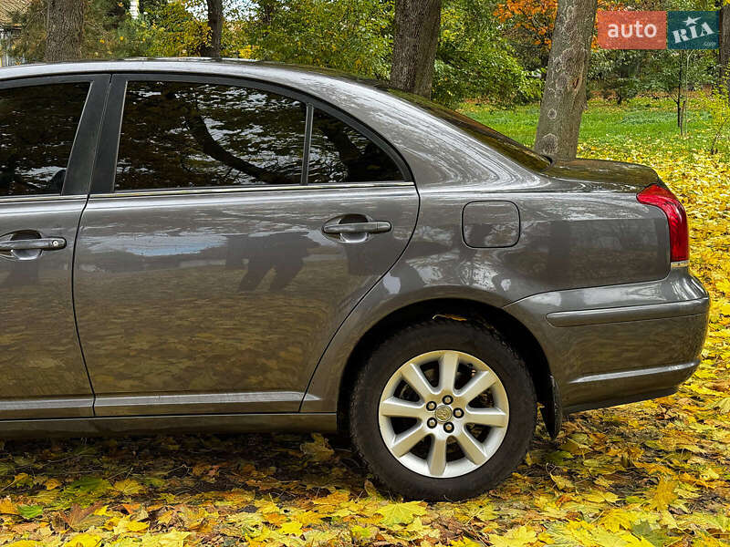 Седан Toyota Avensis 2008 в Киеве