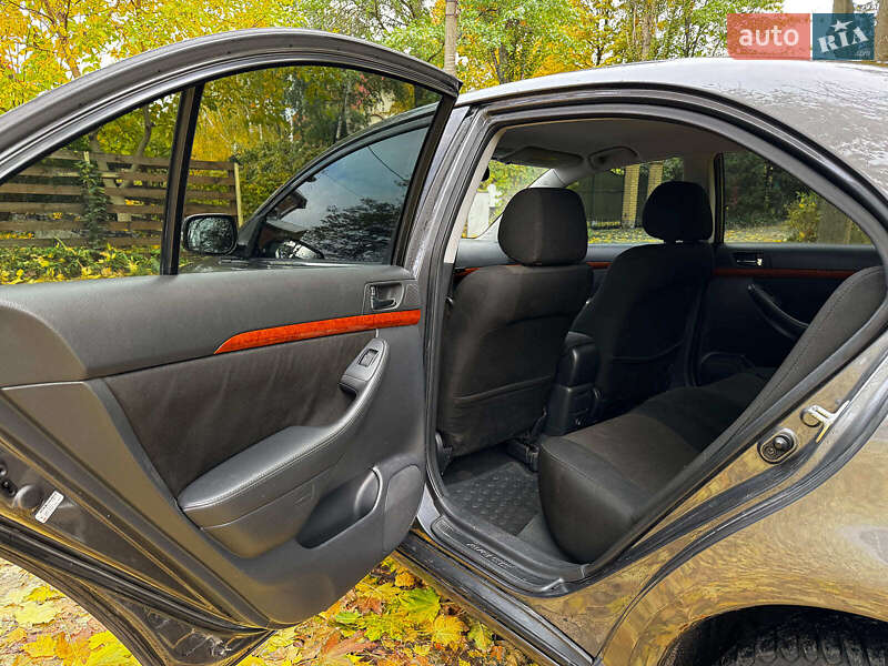 Седан Toyota Avensis 2008 в Киеве