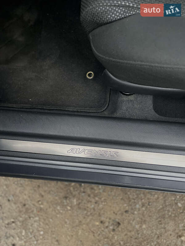 Лифтбек Toyota Avensis 2004 в Ивано-Франковске