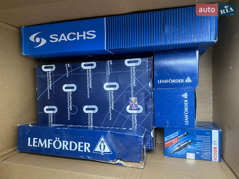 Лифтбек Toyota Avensis 2004 в Ивано-Франковске