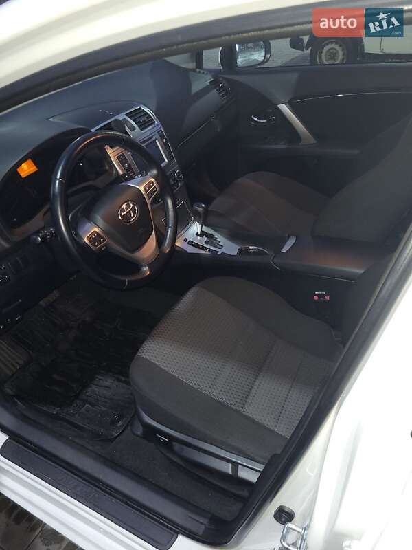 Универсал Toyota Avensis 2015 в Киеве фото 5 Универсал Toyota Avensis 2015 в Киеве