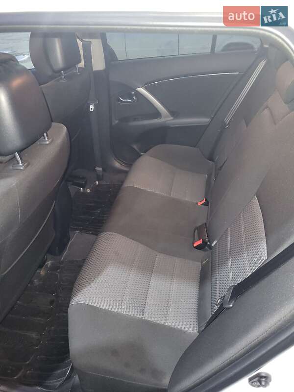 Универсал Toyota Avensis 2015 в Киеве фото 7 Универсал Toyota Avensis 2015 в Киеве