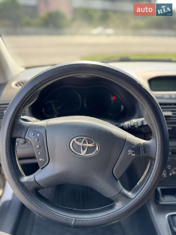 Універсал Toyota Avensis 2003 в Дніпрі