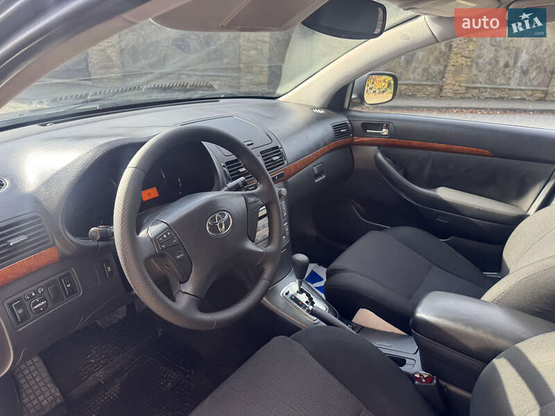 Седан Toyota Avensis 2008 в Ивано-Франковске