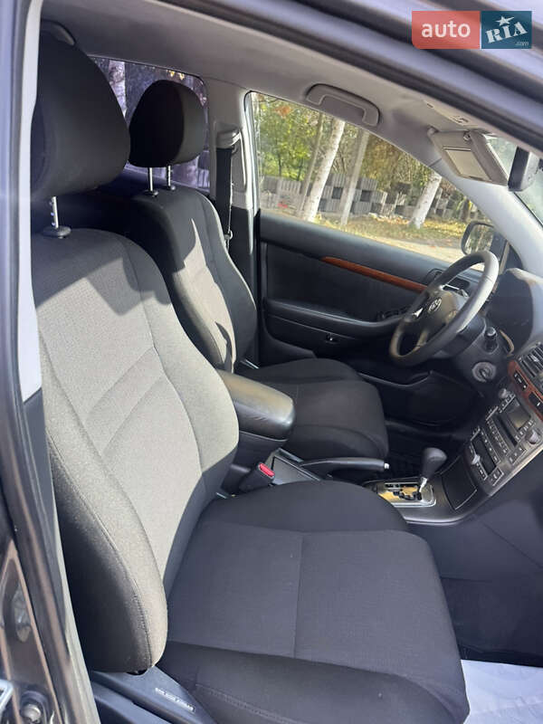 Седан Toyota Avensis 2008 в Ивано-Франковске