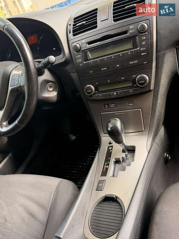 Седан Toyota Avensis 2008 в Днепре