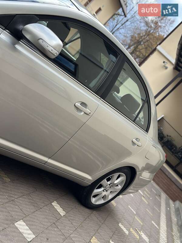 Седан Toyota Avensis 2007 в Дрогобичі
