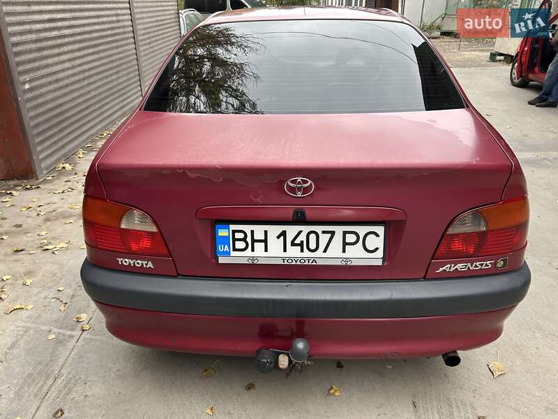 Седан Toyota Avensis 1999 в Одессе