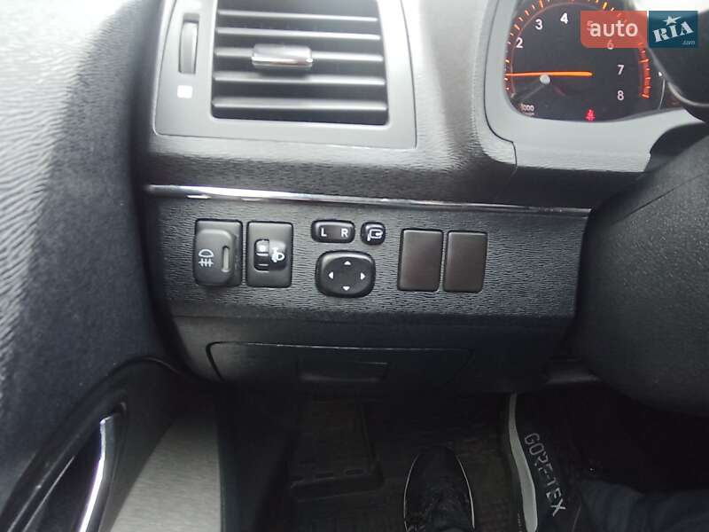 Седан Toyota Avensis 2011 в Харькове