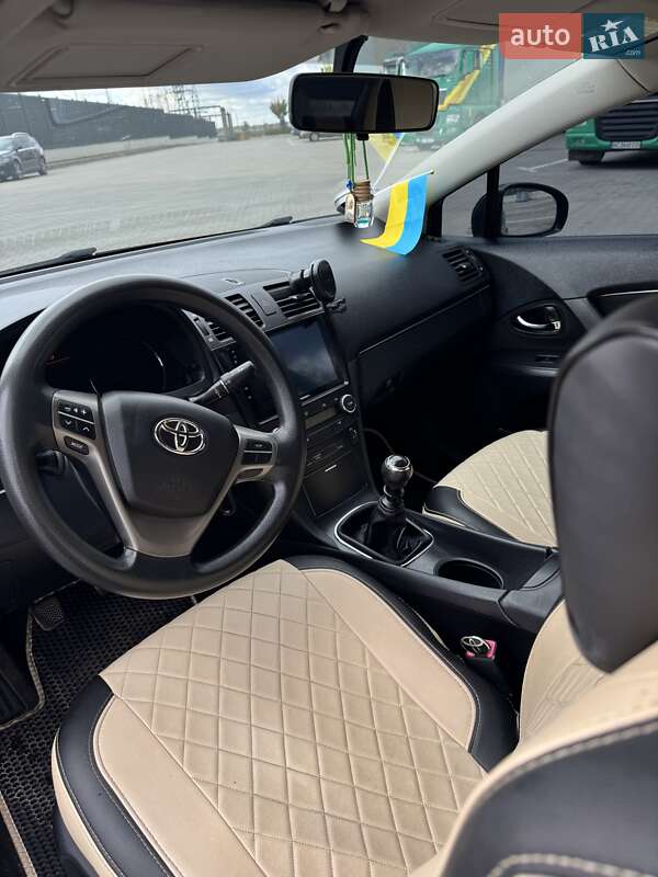 Седан Toyota Avensis 2009 в Рожище