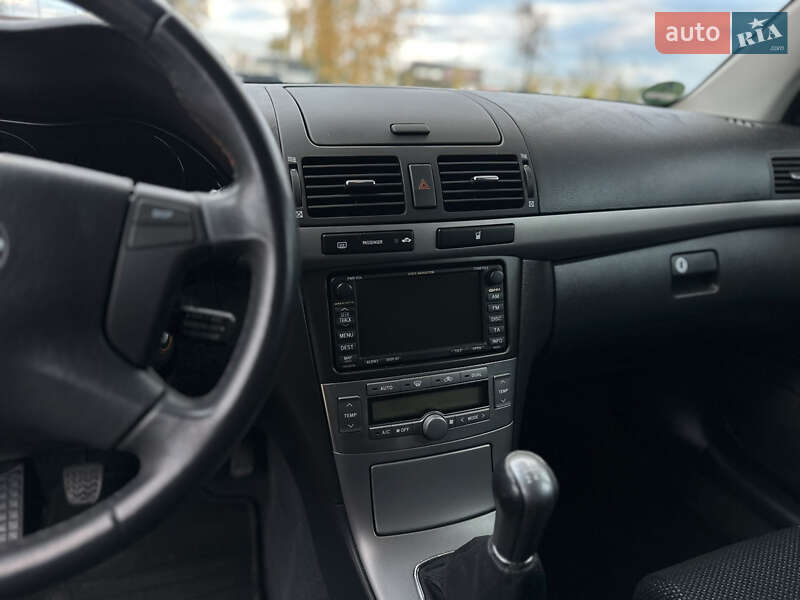 Лифтбек Toyota Avensis 2007 в Виннице