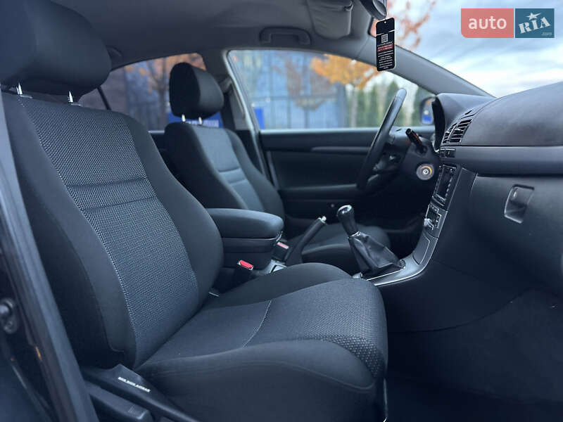 Лифтбек Toyota Avensis 2007 в Виннице