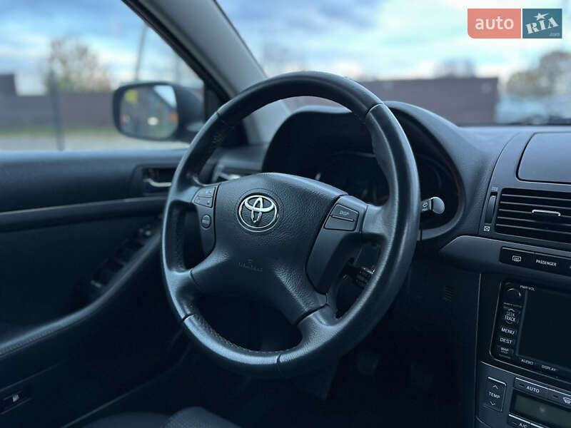 Лифтбек Toyota Avensis 2007 в Виннице