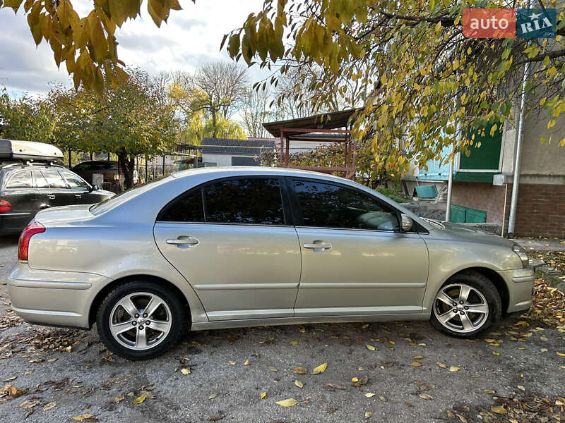 Седан Toyota Avensis 2008 в Сокирянах