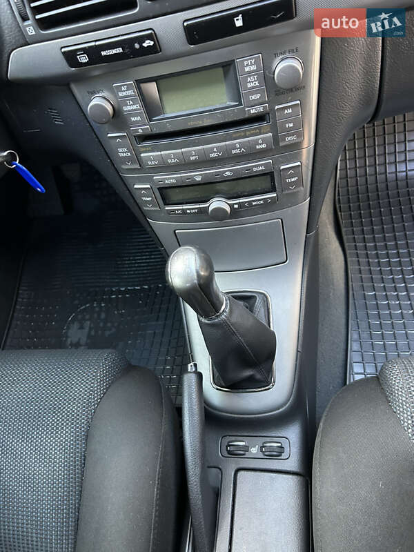 Седан Toyota Avensis 2008 в Сокирянах