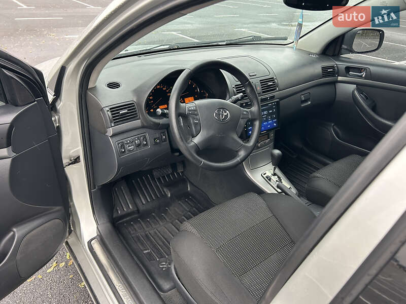 Седан Toyota Avensis 2006 в Днепре