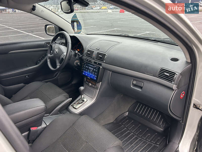 Седан Toyota Avensis 2006 в Днепре