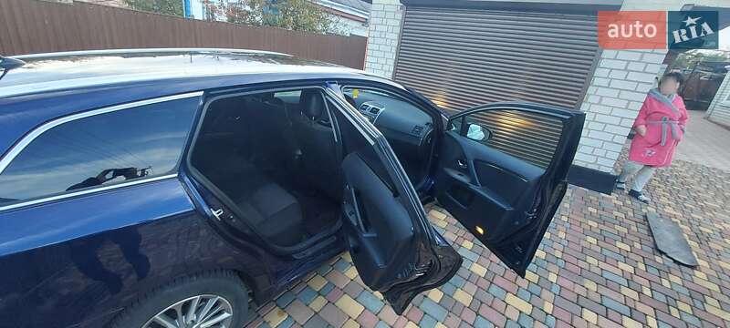 Универсал Toyota Avensis 2010 в Черкассах