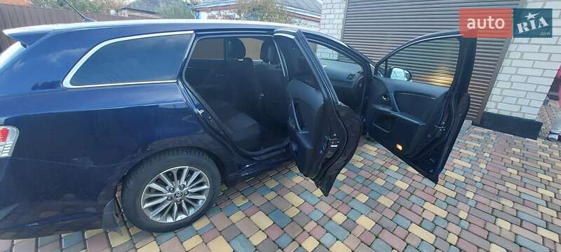 Универсал Toyota Avensis 2010 в Черкассах