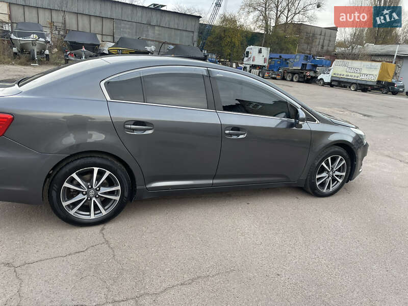 Седан Toyota Avensis 2012 в Києві