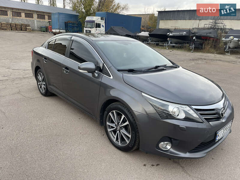 Седан Toyota Avensis 2012 в Києві