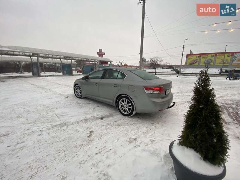 Седан Toyota Avensis 2010 в Костополе