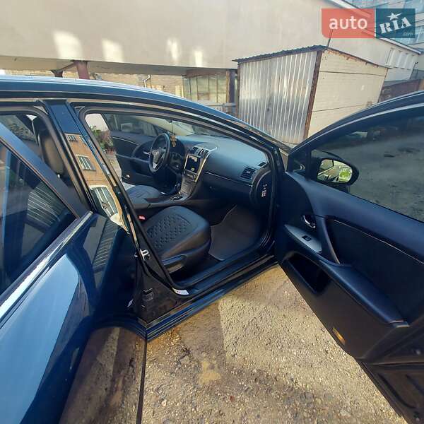 Универсал Toyota Avensis 2011 в Каменец-Подольском