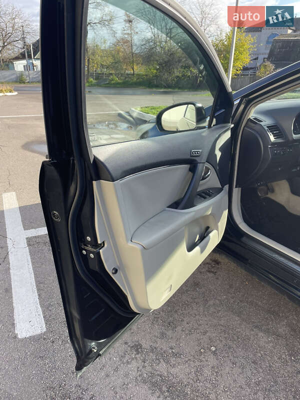 Універсал Toyota Avensis 2009 в Гореничах