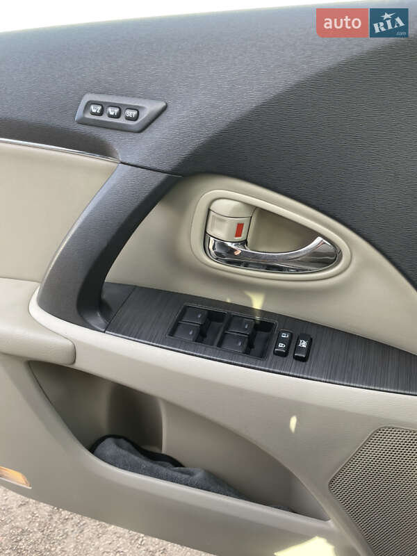 Універсал Toyota Avensis 2009 в Гореничах