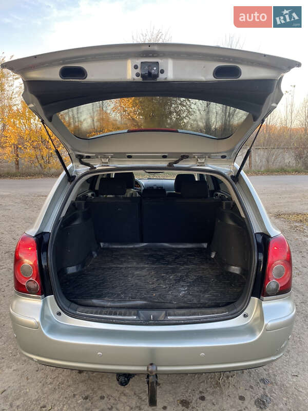 Универсал Toyota Avensis 2006 в Умани