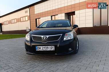 Универсал Toyota Avensis 2010 в Радивилове