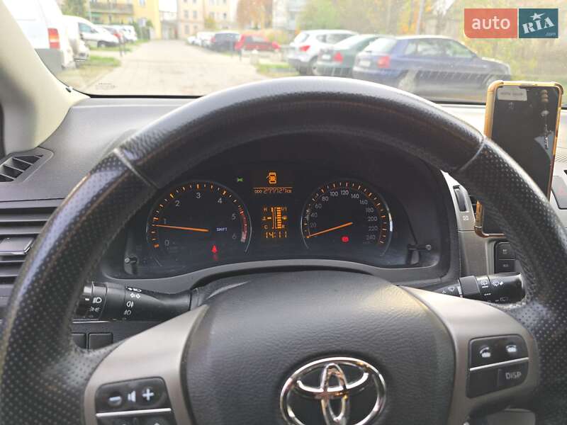 Универсал Toyota Avensis 2011 в Львове