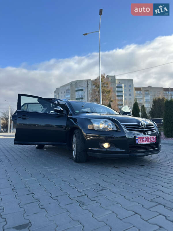 Универсал Toyota Avensis 2008 в Луцке