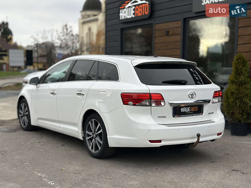 Универсал Toyota Avensis 2013 в Шептицькому
