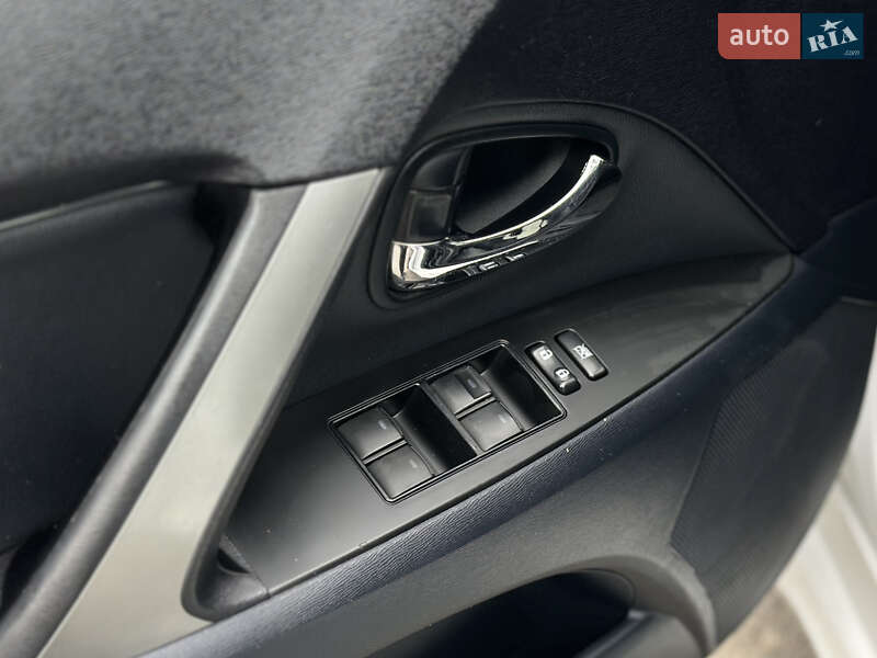 Универсал Toyota Avensis 2013 в Шептицькому