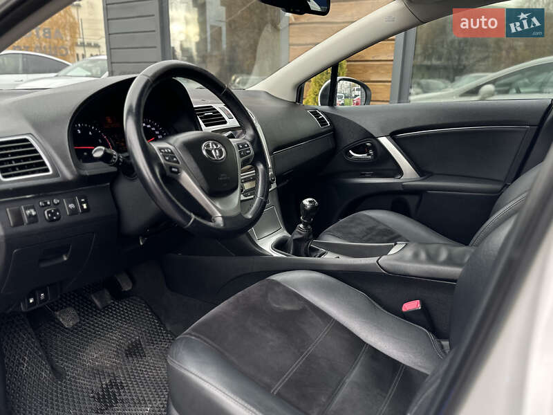 Универсал Toyota Avensis 2013 в Шептицькому