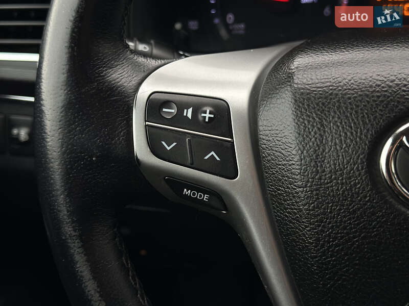 Универсал Toyota Avensis 2013 в Шептицькому