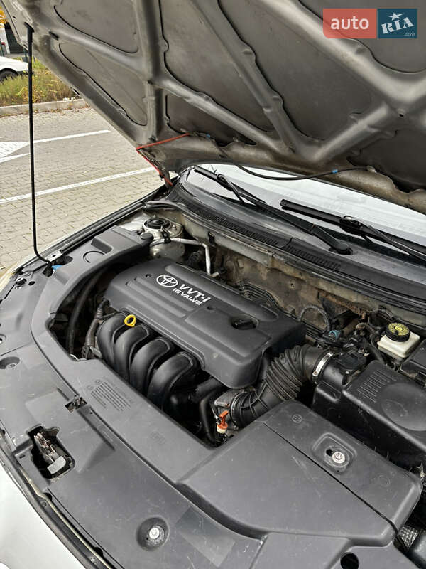 Седан Toyota Avensis 2006 в Киеве