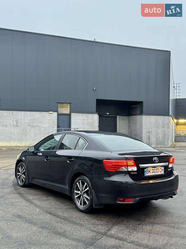 Седан Toyota Avensis 2012 в Киеве