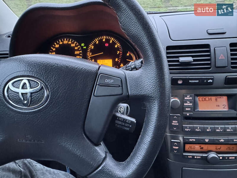 Універсал Toyota Avensis 2006 в Полтаві