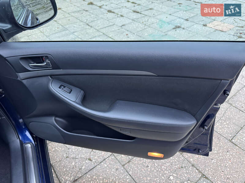 Універсал Toyota Avensis 2006 в Полтаві