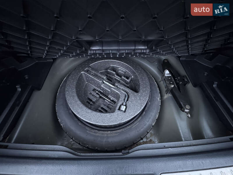 Універсал Toyota Avensis 2006 в Полтаві