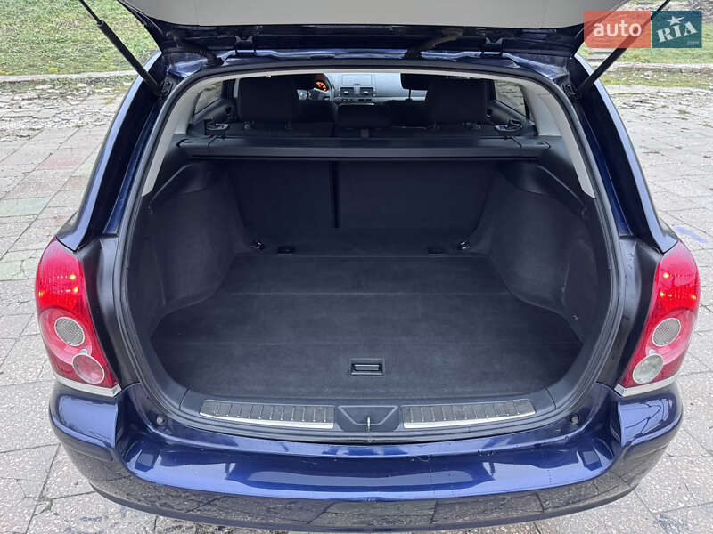 Універсал Toyota Avensis 2006 в Полтаві