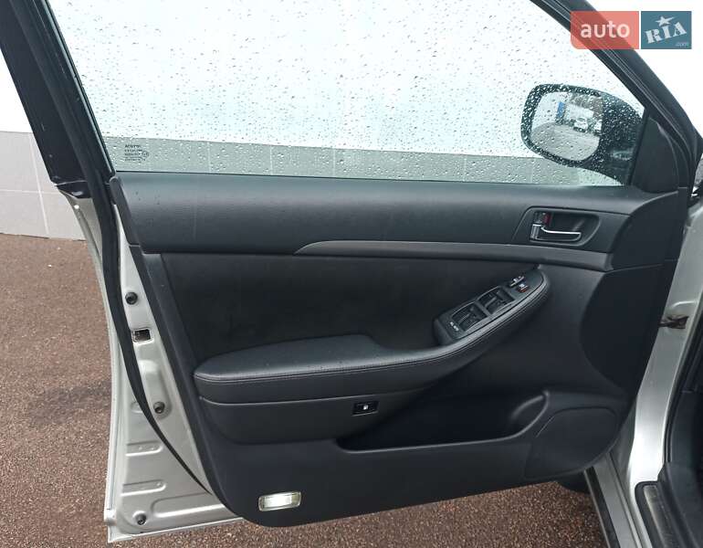 Седан Toyota Avensis 2007 в Киеве